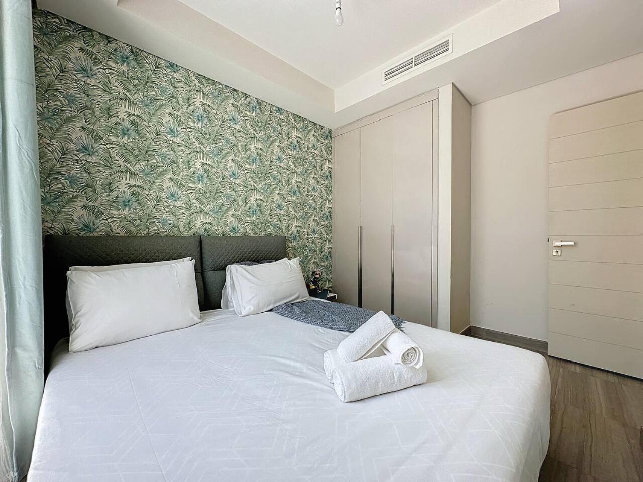 Key View - Aquilegia Villa, Damac Hills ドバイ エクステリア 写真