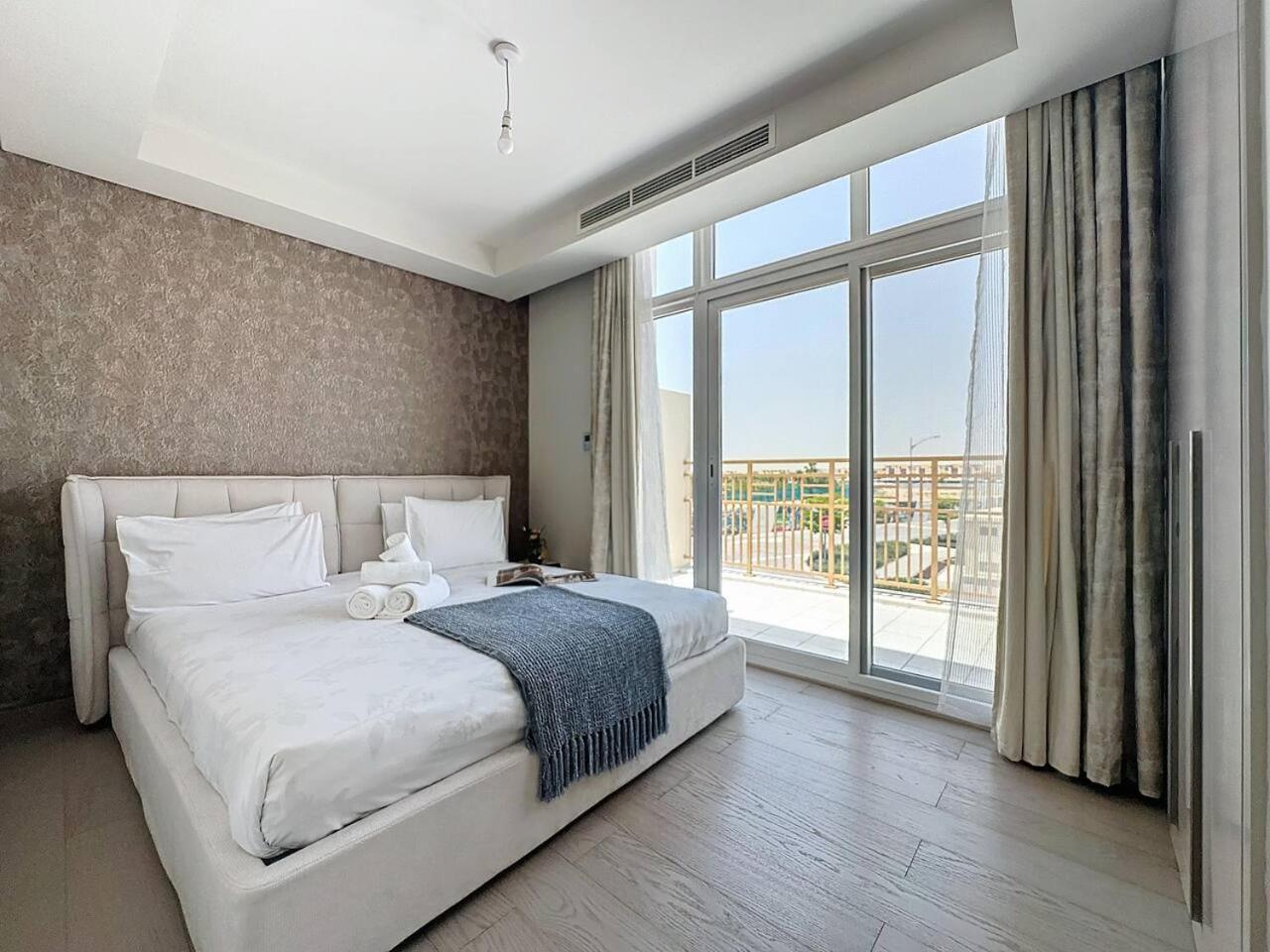 Key View - Aquilegia Villa, Damac Hills ドバイ エクステリア 写真